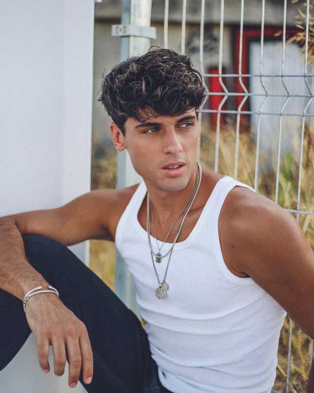 Look of @danielillescas from 25 August, 2019 | 21 Buttons