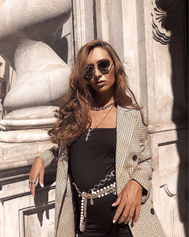 Look of @melanihid from 4 October, 2018 | 21 Buttons
