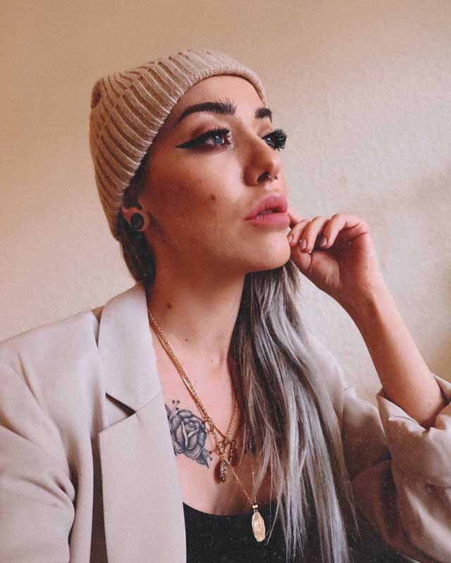 Look of @esbatt from 28 Noviembre, 2019 | 21 Buttons