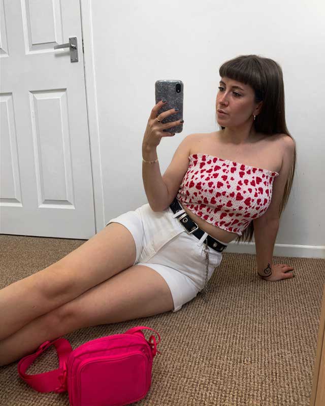 @whatmollywears_ kullanıcısının 20 Mayıs 2020 görünümü | 21 Buttons