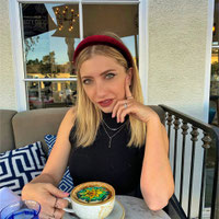 Sarah Baitamouni Rabbat (@sarahbtm) | Photos and Outfits on 21 Buttons