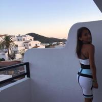 Michelle Bonzanini (@michellebonzanini) | Photos and Outfits on 21 Buttons